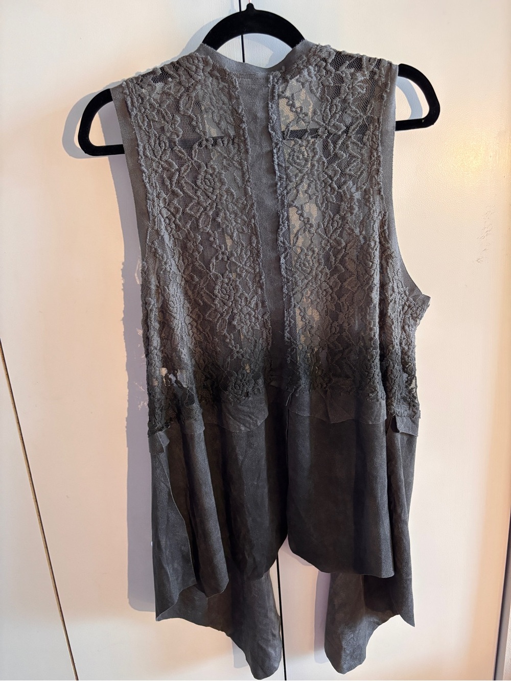 Vocal NWT Lace-Panel Sleeveless Tunic Vest in Gray - Picture 4 of 4